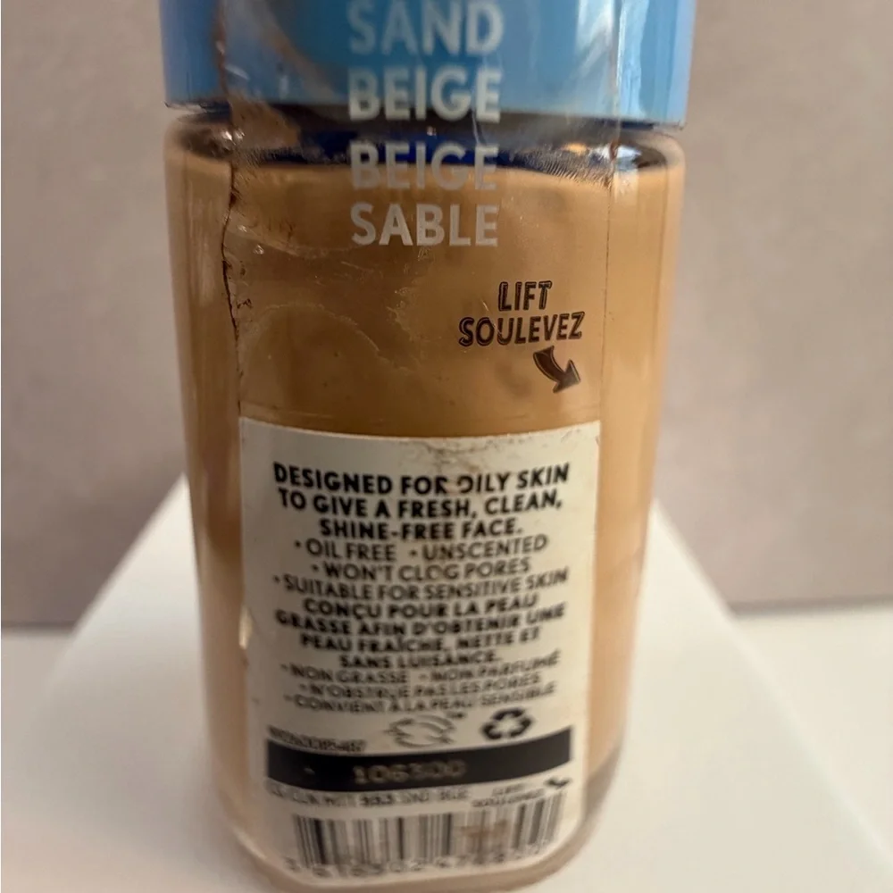 💚4/$10 Covergirl Clean Matte Liquid Foundation - Sand Beige
